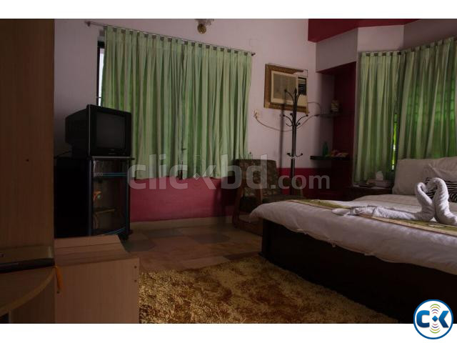 3 Bed Full Furnished Apartment Small per day per night rent large image 0