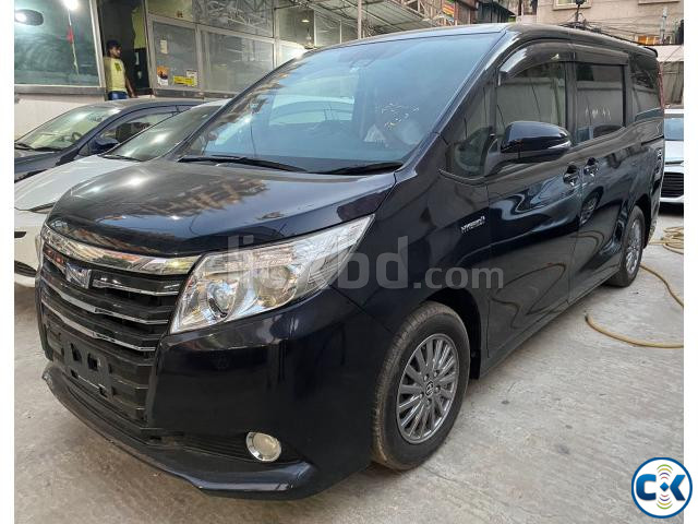 Toyota Noah 2017 large image 1