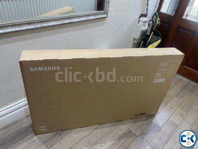 Samsung 55 Class Q60B 4K UHD Quantum Smart QLED TV large image 2