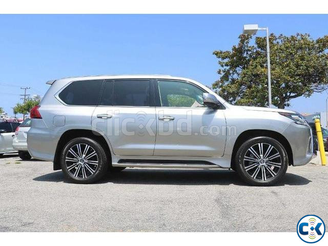 I want to sell my few month used Lexus lx 570 2021 model large image 1