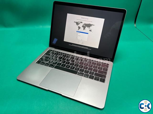 MacBook Air 2018 13 RETINA 1.6 GHz i5 128GB SSD 8GB RAM Sil large image 1