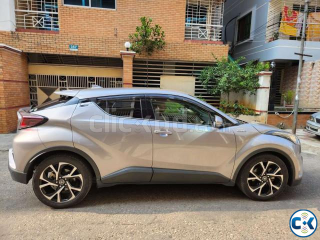 Toyota C-HR G 2017 large image 2