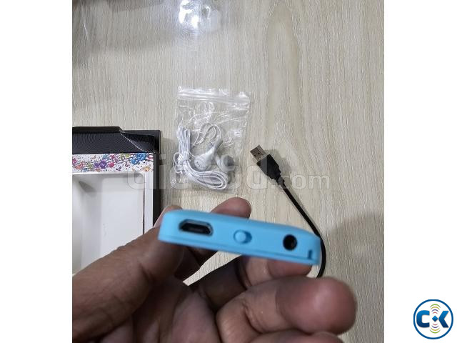 D8 MP3 MP4 Music Player Bluetooth FM Radio large image 3