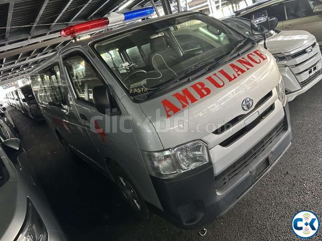 TOYOTA HIACE AMBULANCE large image 3