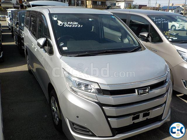 TOYOTA NOAH NON-HYBRID 8-SEAT  large image 1