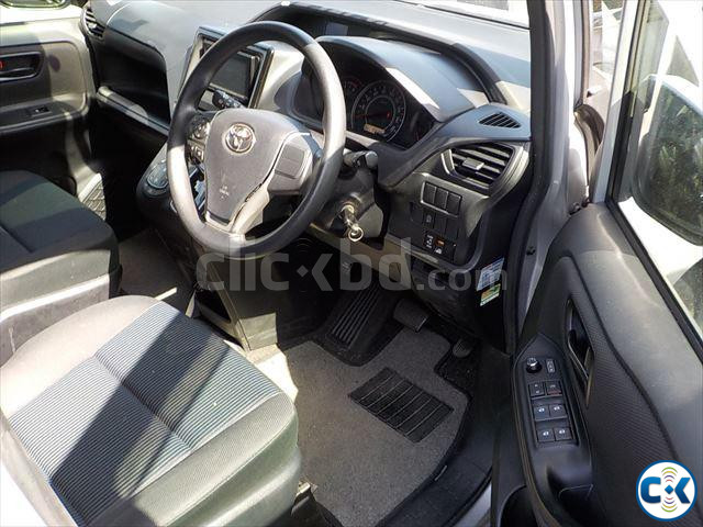 TOYOTA NOAH NON-HYBRID 8-SEAT  large image 3