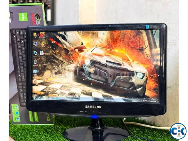 FLASE SALE মাত্র ৩৫০০ টাকায় Samsung 19 Monitor large image 0