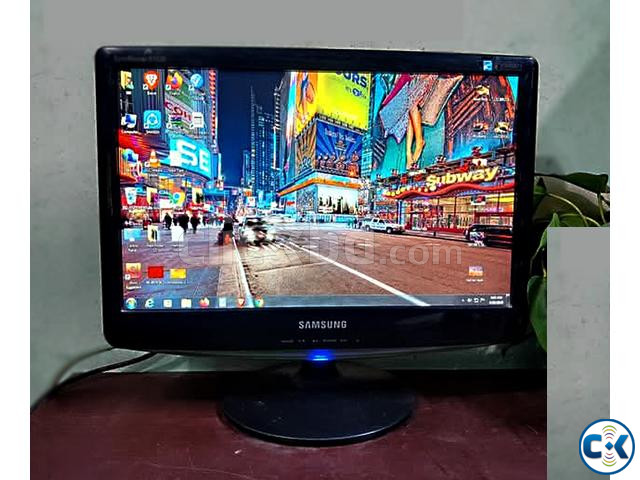 FLASE SALE মাত্র ৩৫০০ টাকায় Samsung 19 Monitor large image 1