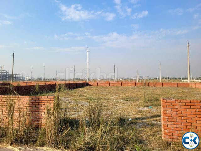  -  large image 0