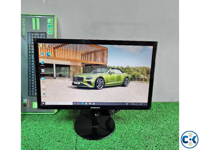 Samsung 19 LED Monitor Wide Screen Crystal Clear Display large image 0