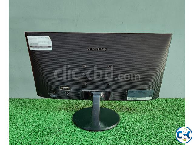 Samsung 19 LED Monitor Wide Screen Crystal Clear Display large image 1