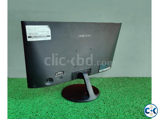 Samsung 19 LED Monitor Wide Screen Crystal Clear Display large image 3