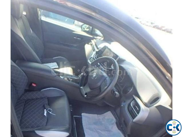  -  large image 0