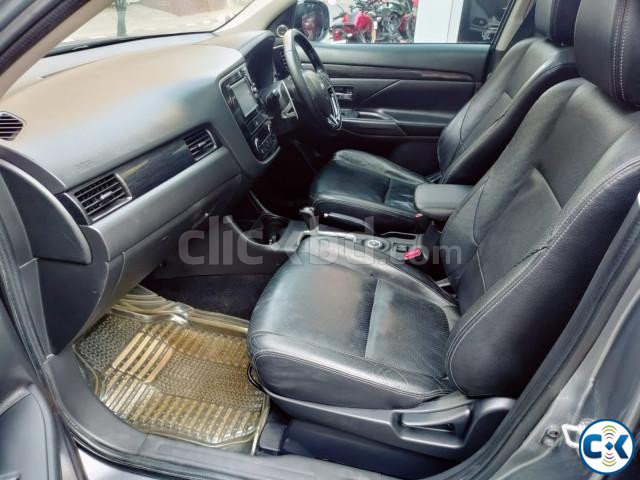 Mitsubishi Outlander New Shape 2016 large image 2