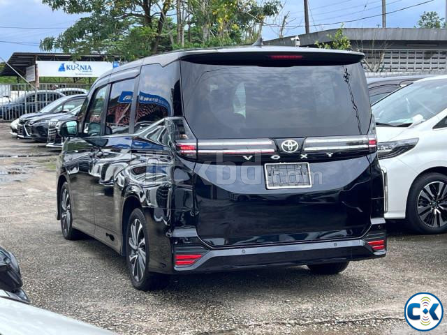 Toyota Voxy 2023 large image 1