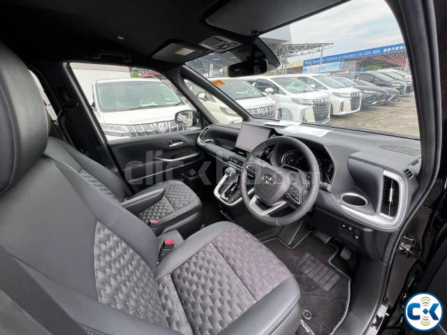 Toyota Voxy 2023 large image 4