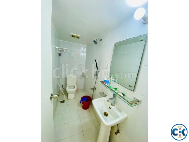 Luxurious 2-Room Studio Apartment Rent in Bashundhara R  large image 3