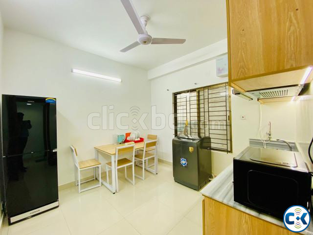 Elegant 3-Bedroom Bashundhara Apartment Perfect for Long-T large image 2