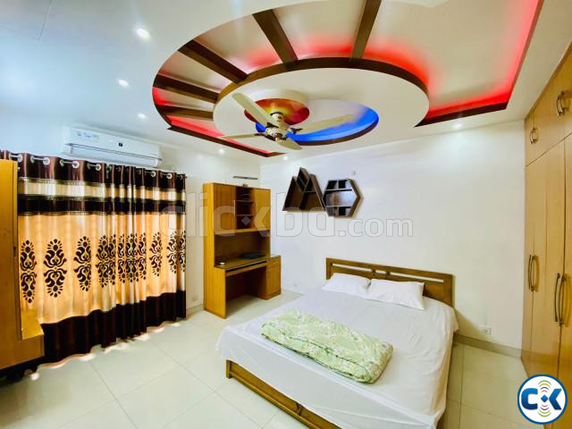 Live in Style Modern 4-Bedroom Apartment for Rent large image 1