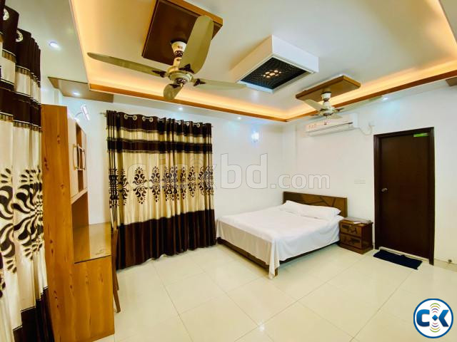 Live in Style Modern 4-Bedroom Apartment for Rent large image 2