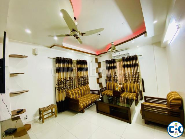 Live in Style Modern 4-Bedroom Apartment for Rent large image 3