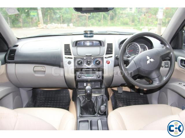 Mitsubishi Pajero Sports 7 Seater 2013 large image 4