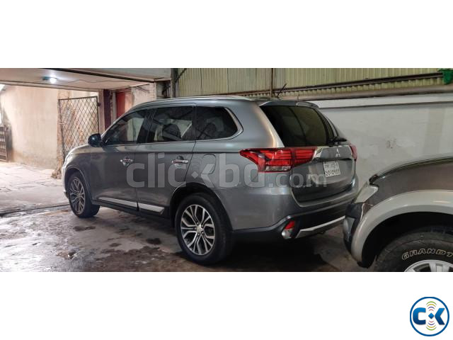 Mitsubishi Outlander New Shape Sunroof 2016 large image 0