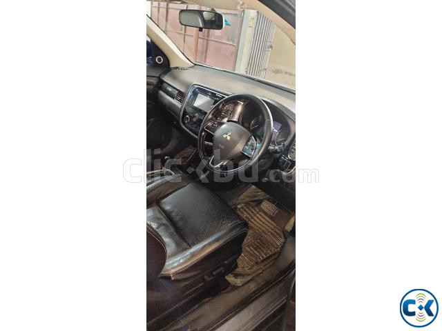 Mitsubishi Outlander New Shape Sunroof 2016 large image 2