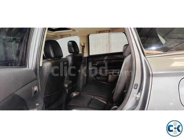Mitsubishi Outlander New Shape Sunroof 2016 large image 3