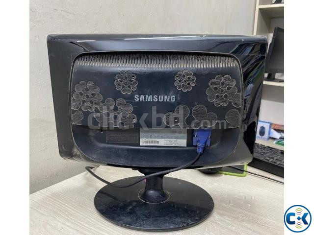16.5 inch LED HD Samsung Monitor large image 1