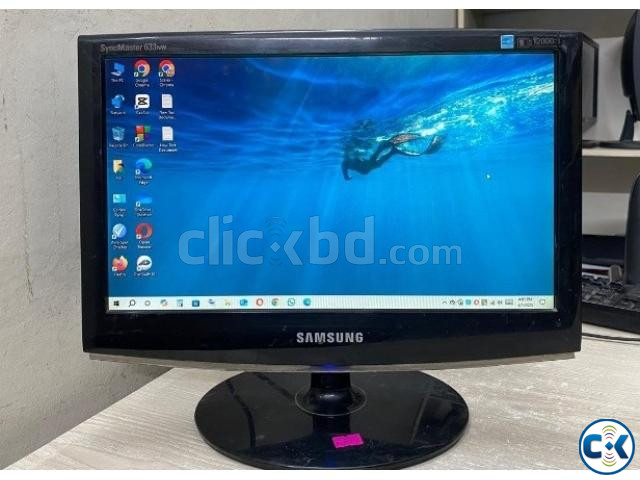 16.5 inch LED HD Samsung Monitor large image 2