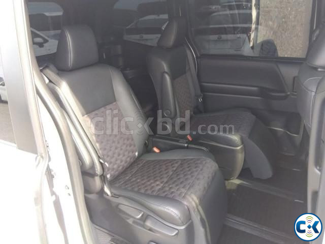 Toyota Voxy 2023 large image 1