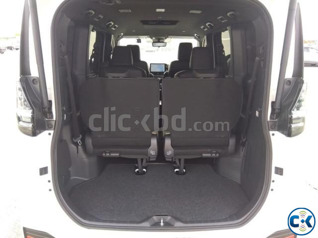 Toyota Voxy 2023 large image 4