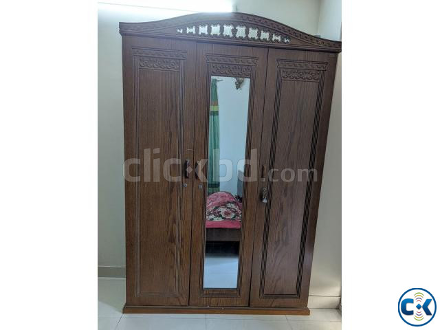 দৃষ্টিনন্দন কাঠের আলমারি বিক্রি চলছে large image 0