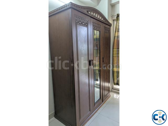 দৃষ্টিনন্দন কাঠের আলমারি বিক্রি চলছে large image 1