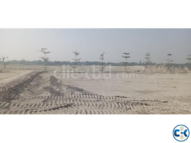 প্লট কিনুন ১৮০ ফিট রোডের পাশে সীমিত অফার দেরি নয়  large image 0