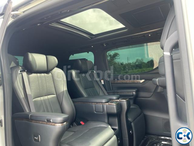 Toyota Alphard Executive Lounge E-Four 2018 Sunroof large image 3