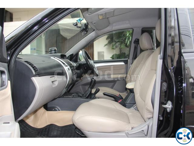 Mitsubishi Pajero Sports 7 Seater 2013 large image 3