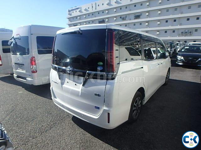 Toyota Esquire GI Premium large image 2