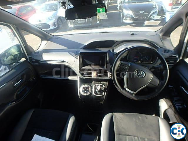 Toyota Esquire GI Premium large image 3