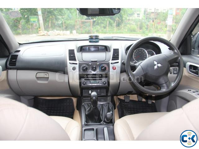 Mitsubishi Pajero Sports 2013 large image 4