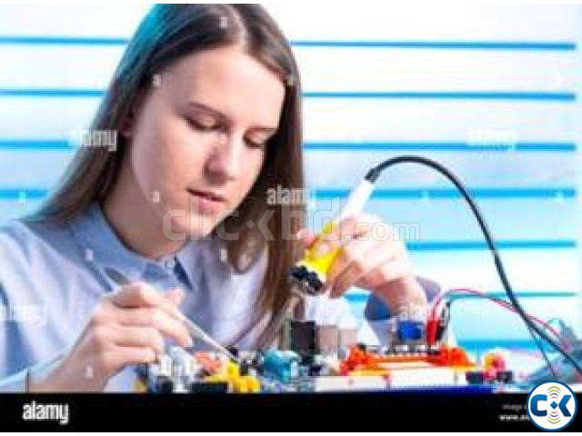 মহিলা বা পুরুষ অ্যাসেম্বলি কর্মী large image 2