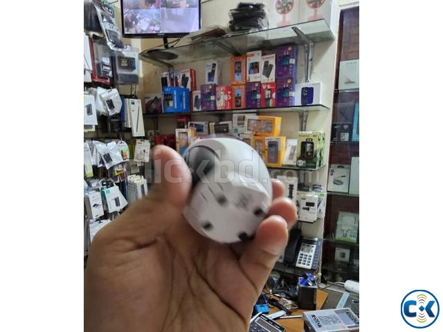 V380 Battery Wifi Camera 2MP Camera Night Vision large image 3