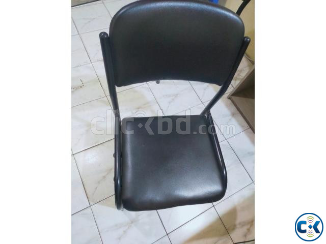 বড় ১টি চেয়ার ও মাঝারি ২টি চেয়ার খুব ভালো অবস্থায় অল্প দামে large image 2