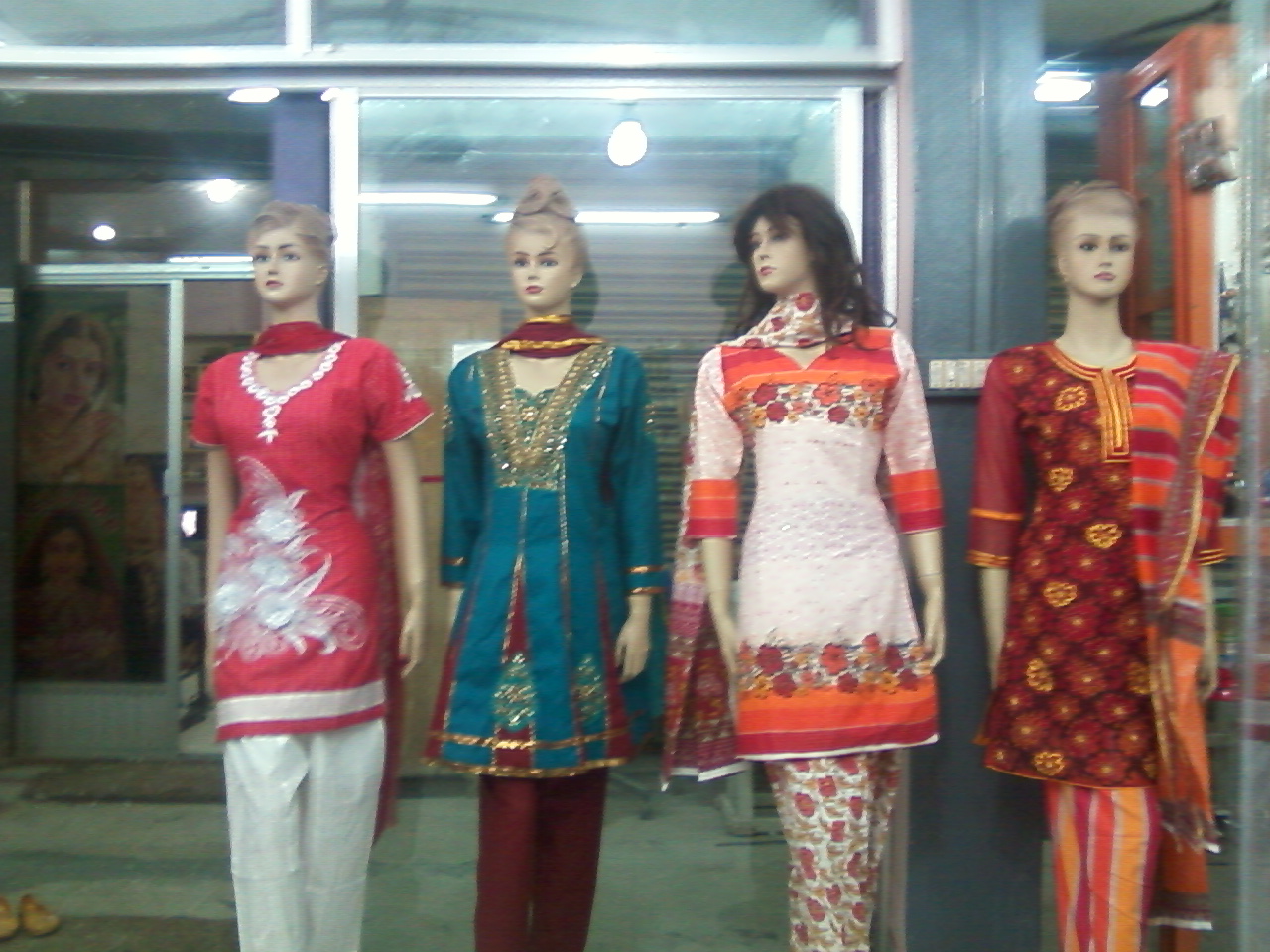 Cosmetics Dress jewel Almas type shop Kalyanpur large image 0