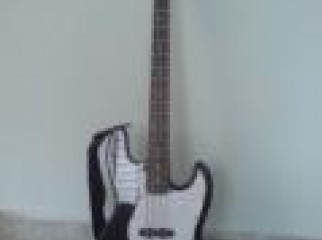 T G M Bass guiter 01675754447