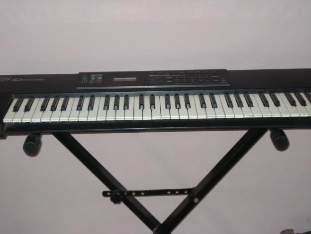 Roland xp10. synthesizer large image 0