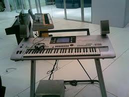 Yamaha Tyros2 61-Key Keyboard large image 0