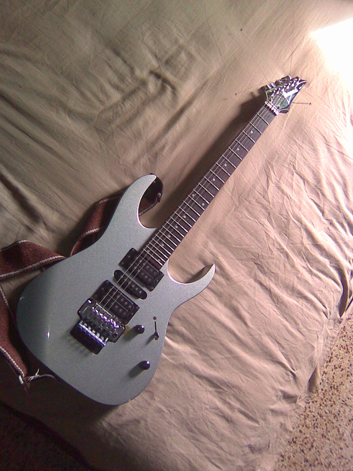 Ibanez RG 270 with a Zoom G1XN processor large image 0
