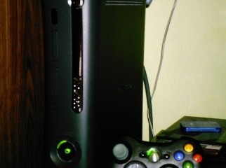 Xbox 360 Elite 120 GB no red eye problem black 